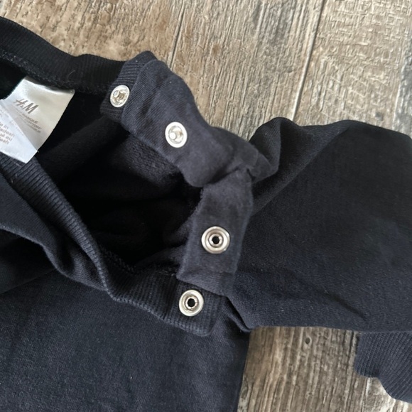 H&M Baby Unisex Cute Black
Sweater,
18Months - Picture 4 of 5